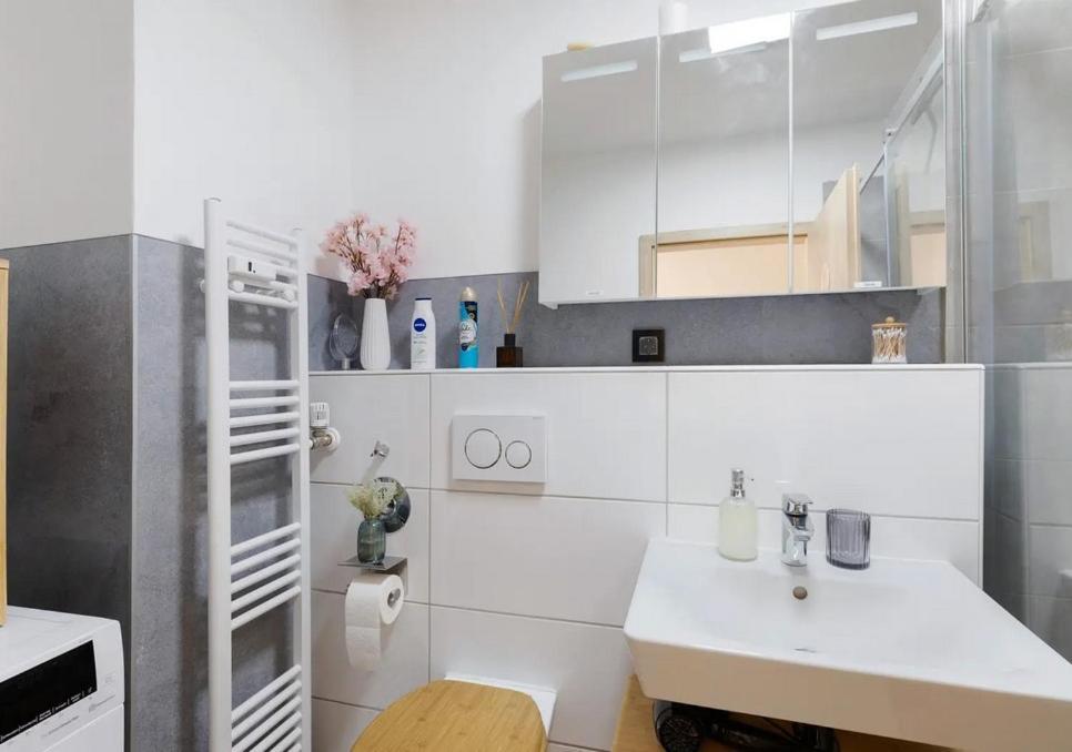 Charmentes Privatzimmer Mit Kueche, Naturgebiet ดุสเซลดอร์ฟ ภายนอก รูปภาพ